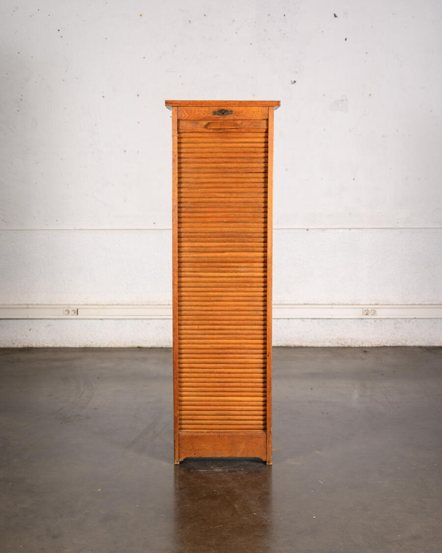 meuble Mado, enfilade, buffet de campagne, chaise suédoises, buffet jiroutek, commode vintage, rotin vintage