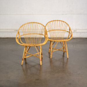 meuble Mado, enfilade, buffet de campagne, chaise suédoises, buffet jiroutek, commode vintage, rotin vintage