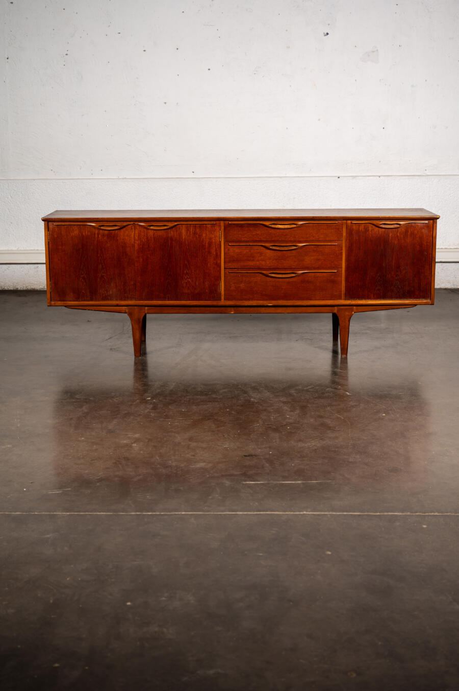 Bibliothèque Italienne, buffet jiroutek, table ergol, enfilade, table en teck, rotin, table basse, table astro , table basses gigognes