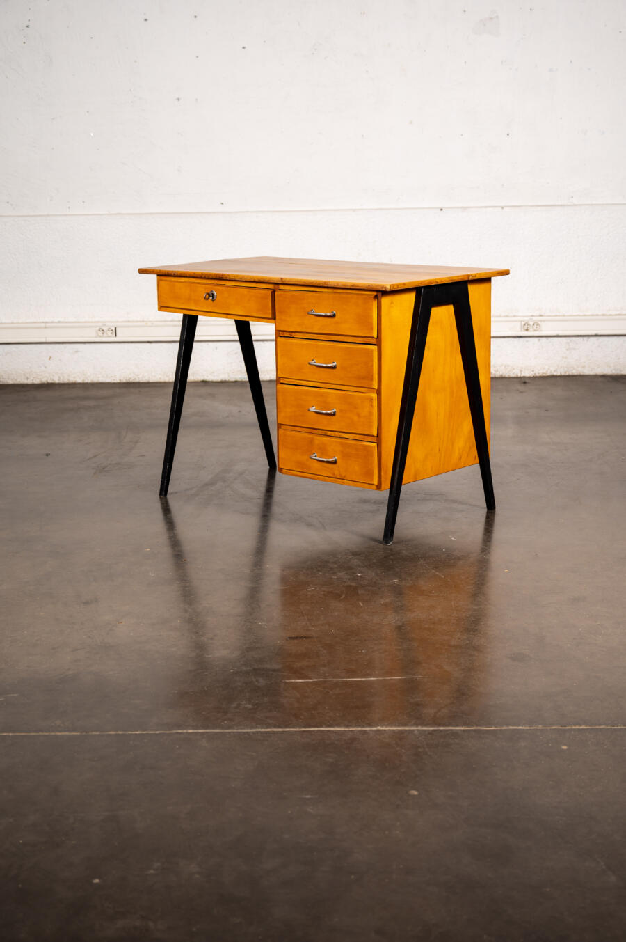 Bibliothèque Italienne, buffet jiroutek, table ergol, enfilade, table en teck, rotin, table basse, table astro , table basses gigognes