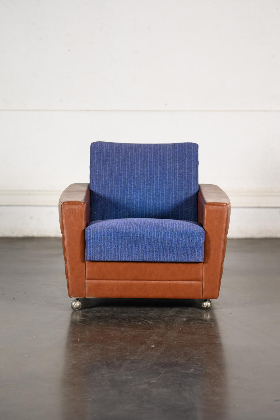 Transat vintage, bibliothèque Italienne, chaises scoubidou, chaise bistrot, chaise Emu, fauteuil vintage, buffet jiroutek, vaisselle ancienne