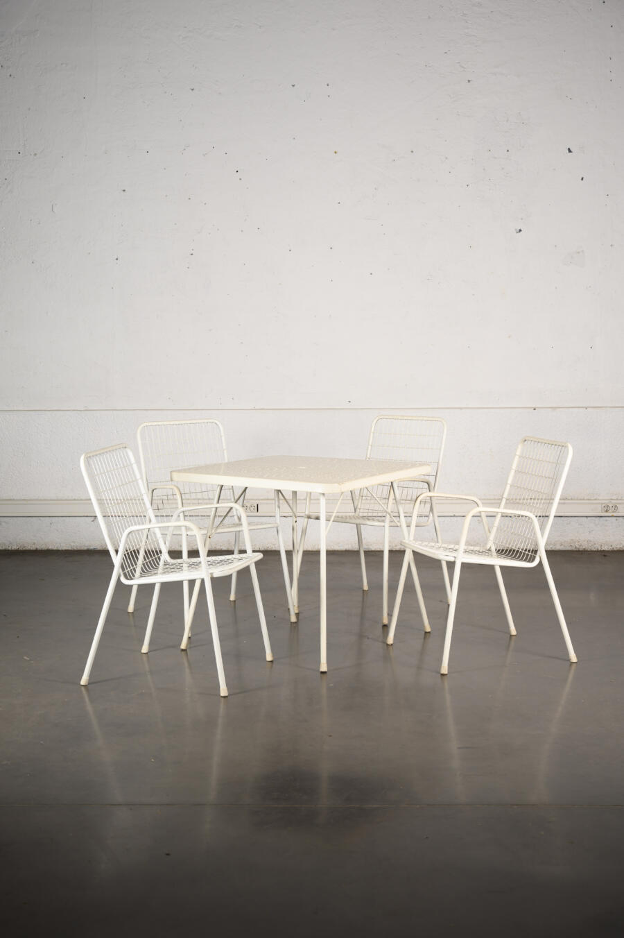 Transat vintage, bibliothèque Italienne, chaises scoubidou, chaise bistrot, chaise Emu, fauteuil vintage, buffet jiroutek, vaisselle ancienne