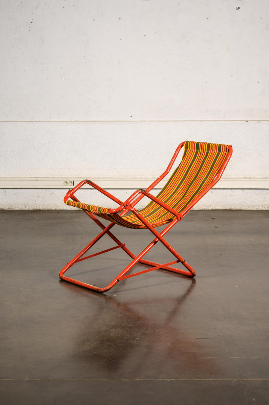 Transat vintage, bibliothèque Italienne, chaises scoubidou, chaise bistrot, chaise Emu, fauteuil vintage, buffet jiroutek, vaisselle ancienne