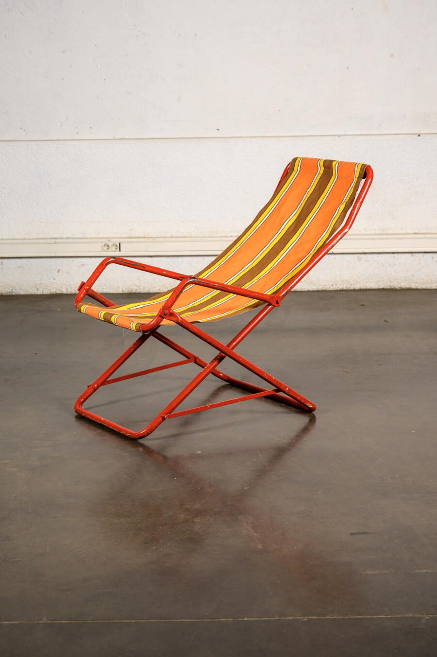 Transat vintage, bibliothèque Italienne, chaises scoubidou, chaise bistrot, chaise Emu, fauteuil vintage, buffet jiroutek, vaisselle ancienne