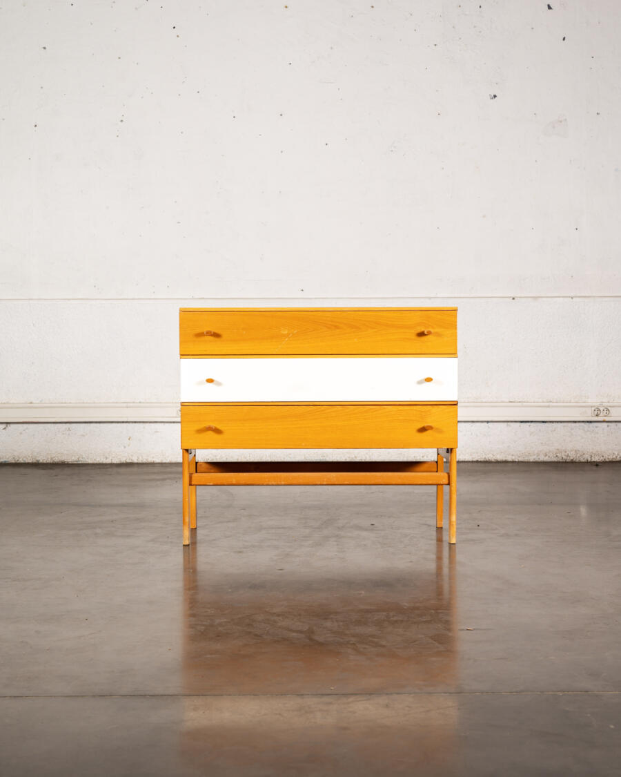 enfilade, meuble jiroutek, fauteuil boomerang, mobilier vintage, rotin vintage, console, meuble de campagne
