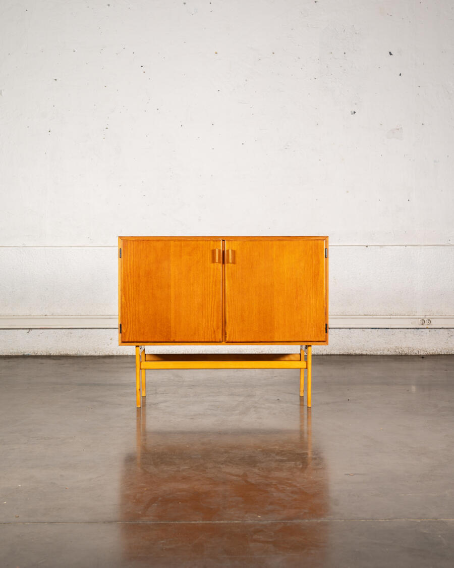 enfilade, meuble jiroutek, fauteuil boomerang, mobilier vintage, rotin vintage, console, meuble de campagne