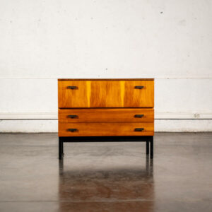 enfilade, meuble jiroutek, fauteuil boomerang, mobilier vintage, rotin vintage, console, meuble de campagne