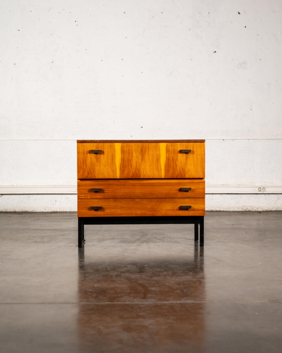 enfilade, meuble jiroutek, fauteuil boomerang, mobilier vintage, rotin vintage, console, meuble de campagne
