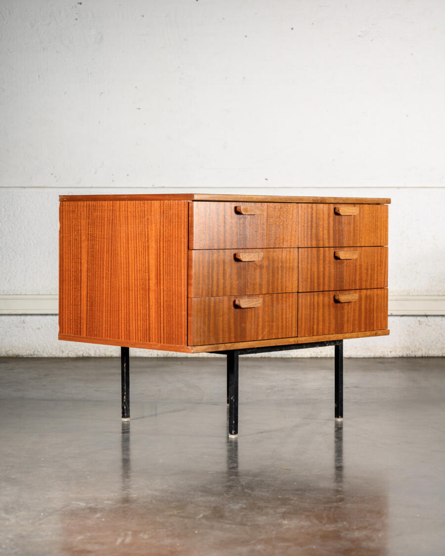 tabouret d'écolier, commode vintage, enfilade, table en teck, table à rallonge, fauteuil vintage, rotin vintage, vaisselle ancienne, mobilier Prisunic, marc Held