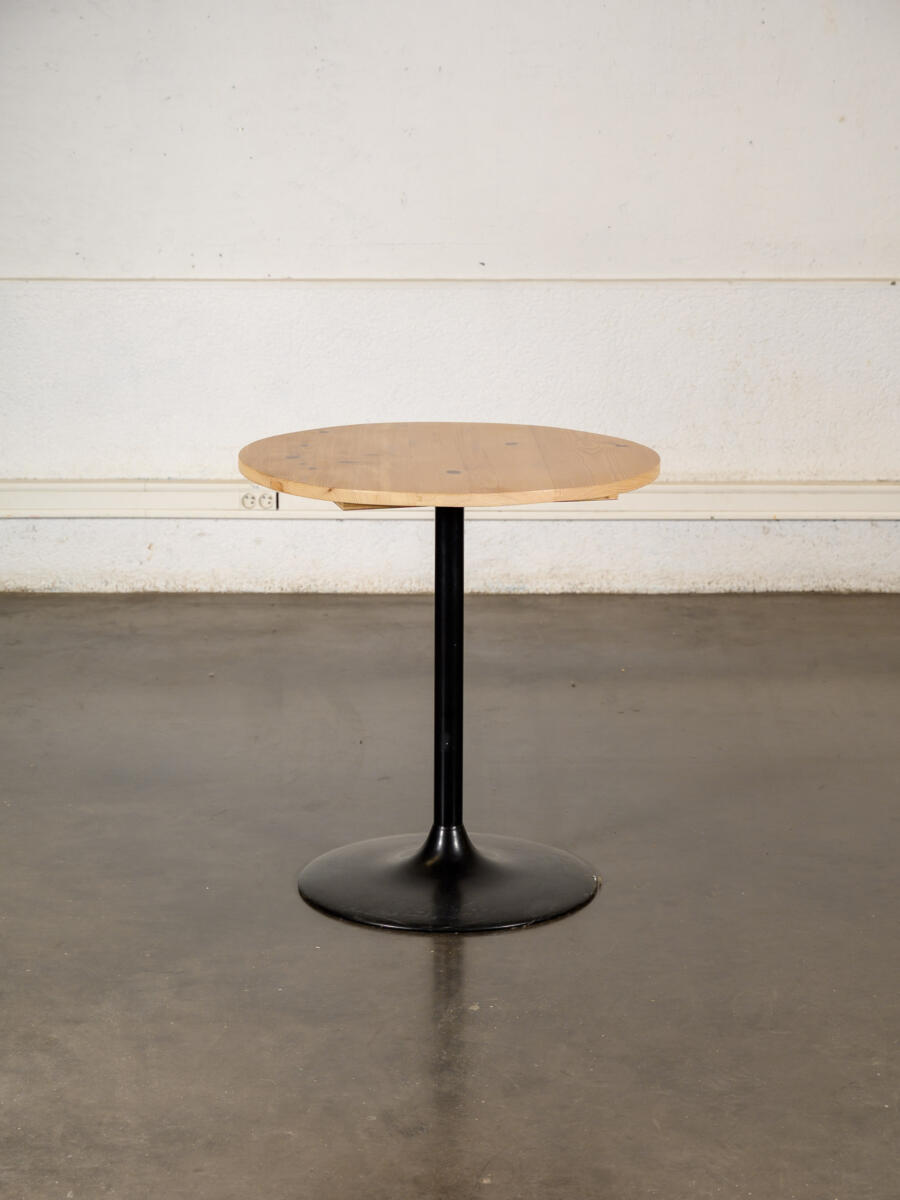 Table ronde vintage, table de campagne, fauteuil vintage, vaisselier, bibliothèque, rotin vintage, enfilade vintage