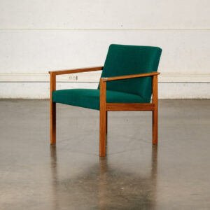 Table ronde vintage, table de campagne, fauteuil vintage, vaisselier, bibliothèque, rotin vintage, enfilade vintage