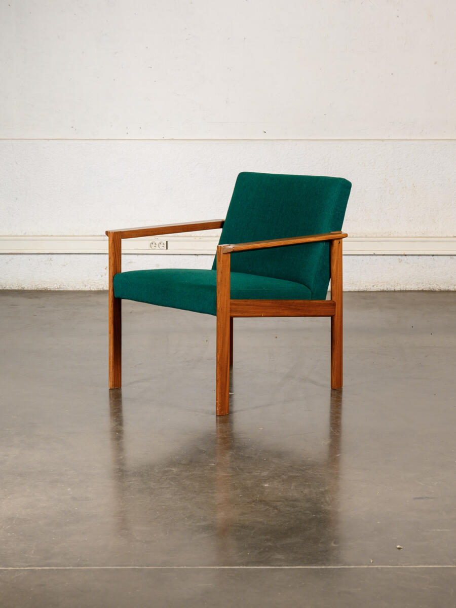 Table ronde vintage, table de campagne, fauteuil vintage, vaisselier, bibliothèque, rotin vintage, enfilade vintage