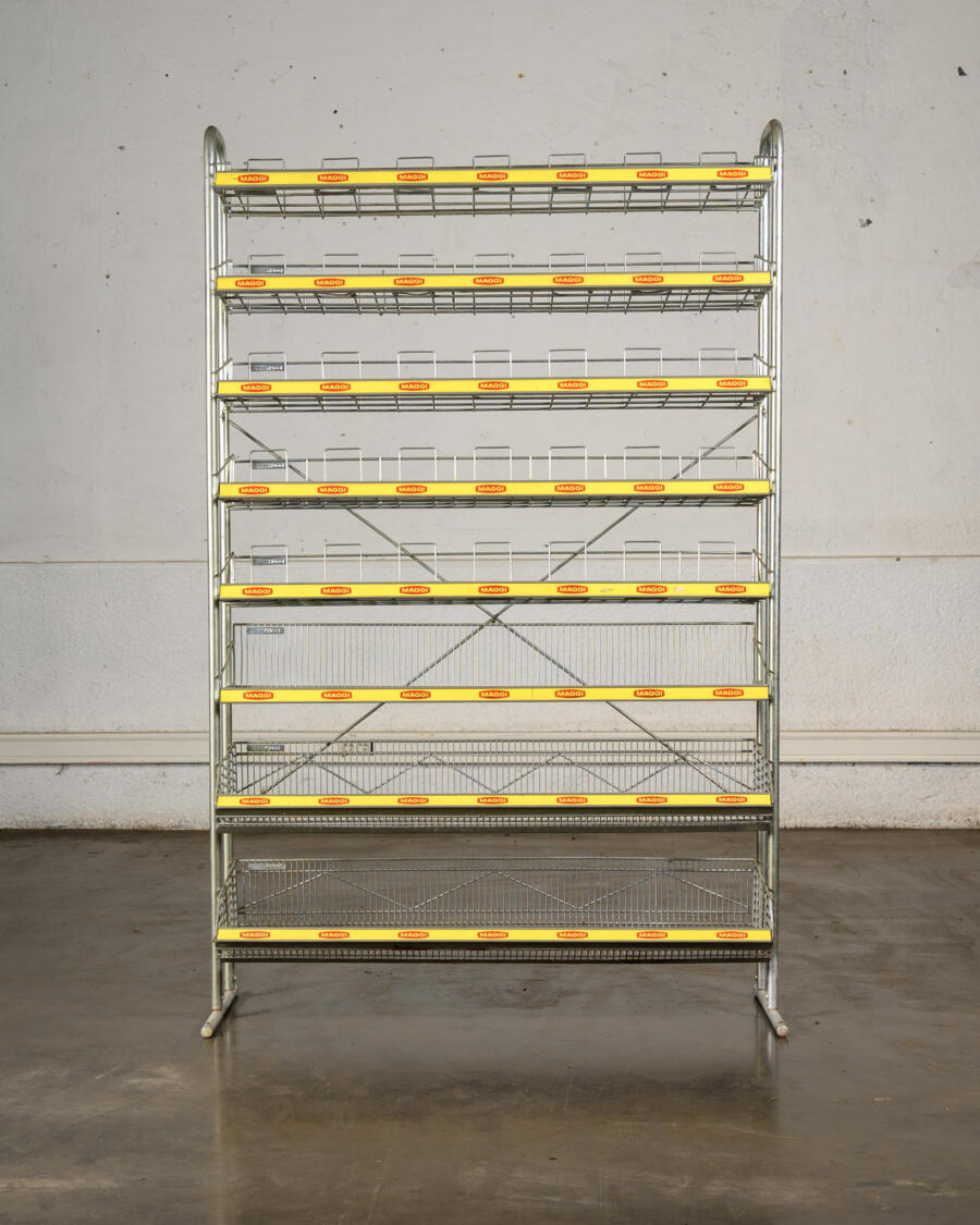 Etagère à vinyles, rotin vintage, bureau en rotin, enfilade, vaisselier vintage, bibliothèque vintage, fauteuil vintage, chaise Jacques Hitier