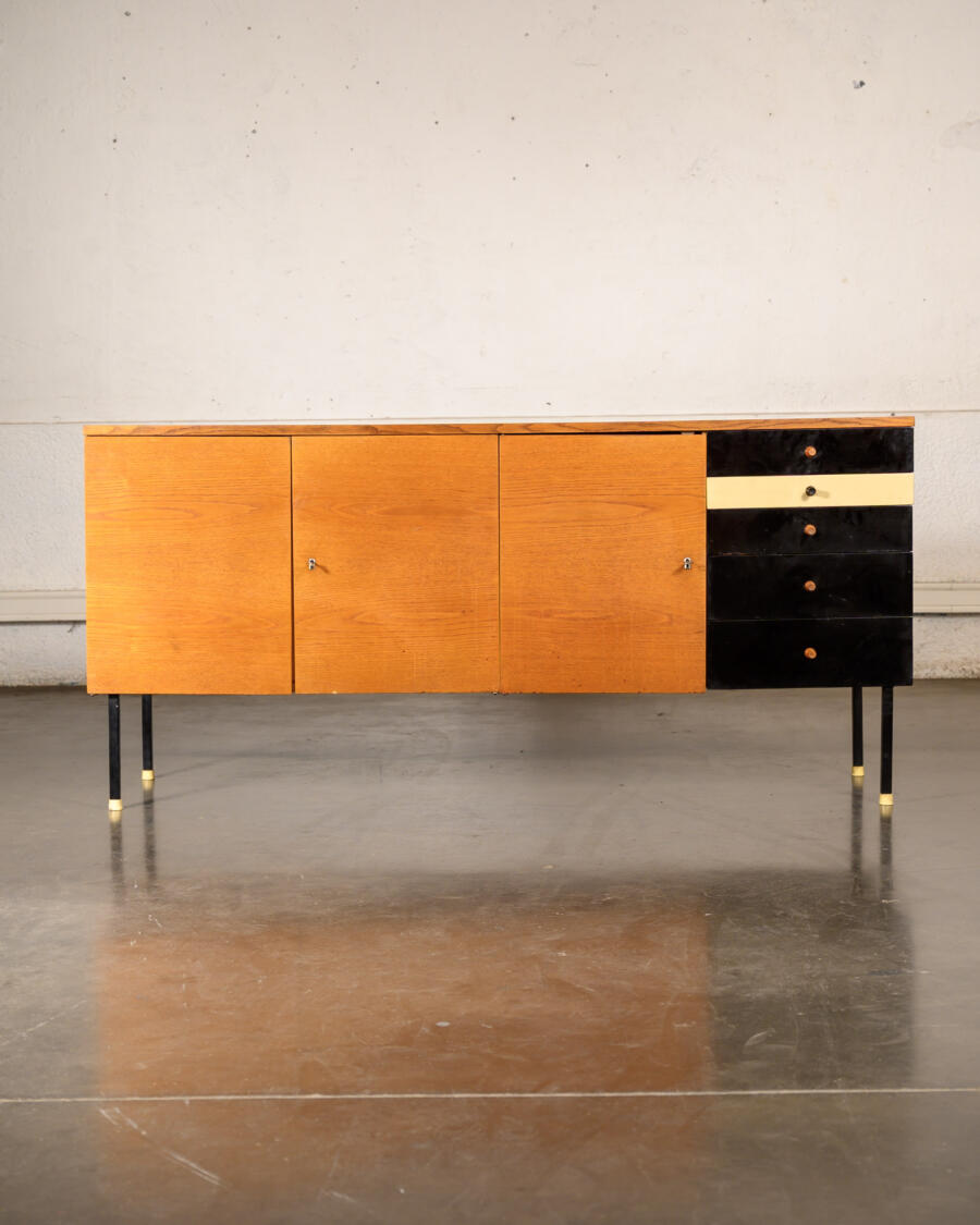 buffet jiroutek, buffet tatra, fauteuil boomerang, enfilade, vaisselle ancienne, chaise bistrot