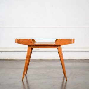 table d'appoint par franciser jirak, enfilade, buffet jiroutek, table jiroutek, chaise bistrot, rotin vintage, vaisselle ancienne