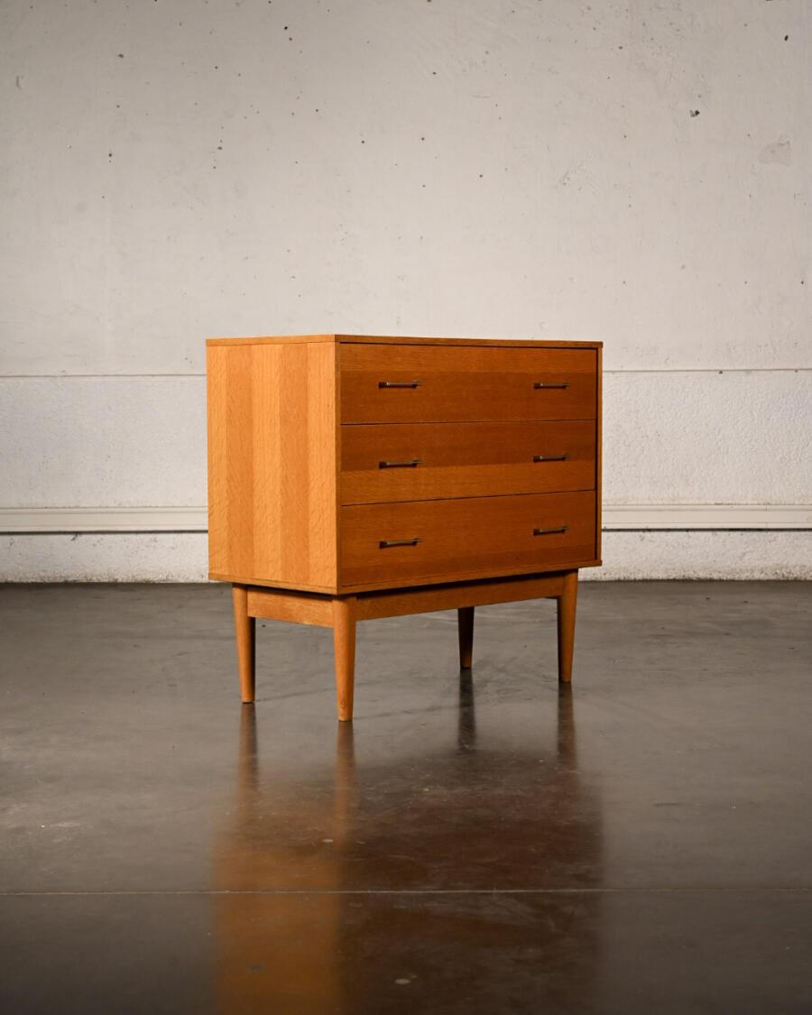 bibliothèque ancienne, bibliothèque italienne, commode pieds compas, rotin vintage, vaisselle ancienne, fauteuil boomerang, meuble jiroutek