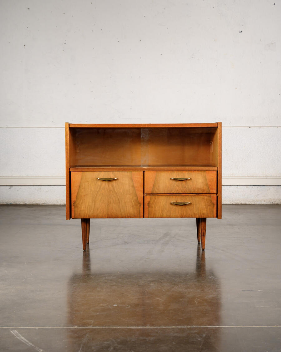buffet jiroutek, buffet tatra, fauteuil boomerang, enfilade, vaisselle ancienne, chaise bistrot