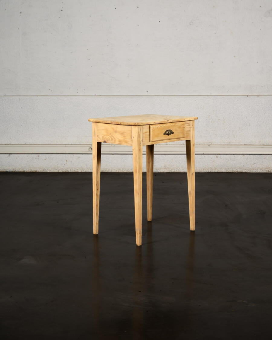 Etagère à vinyles, rotin vintage, bureau en rotin, enfilade, vaisselier vintage, bibliothèque vintage, fauteuil vintage, chaise Jacques Hitier