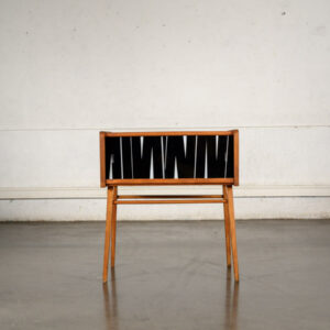 buffet jiroutek, buffet tatra, fauteuil boomerang, enfilade, vaisselle ancienne, chaise bistrot