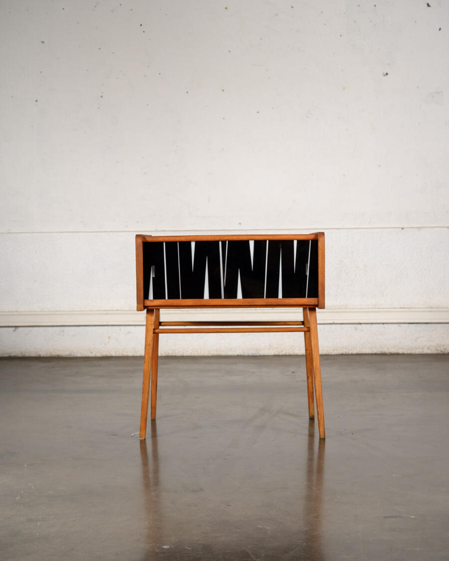 buffet jiroutek, buffet tatra, fauteuil boomerang, enfilade, vaisselle ancienne, chaise bistrot