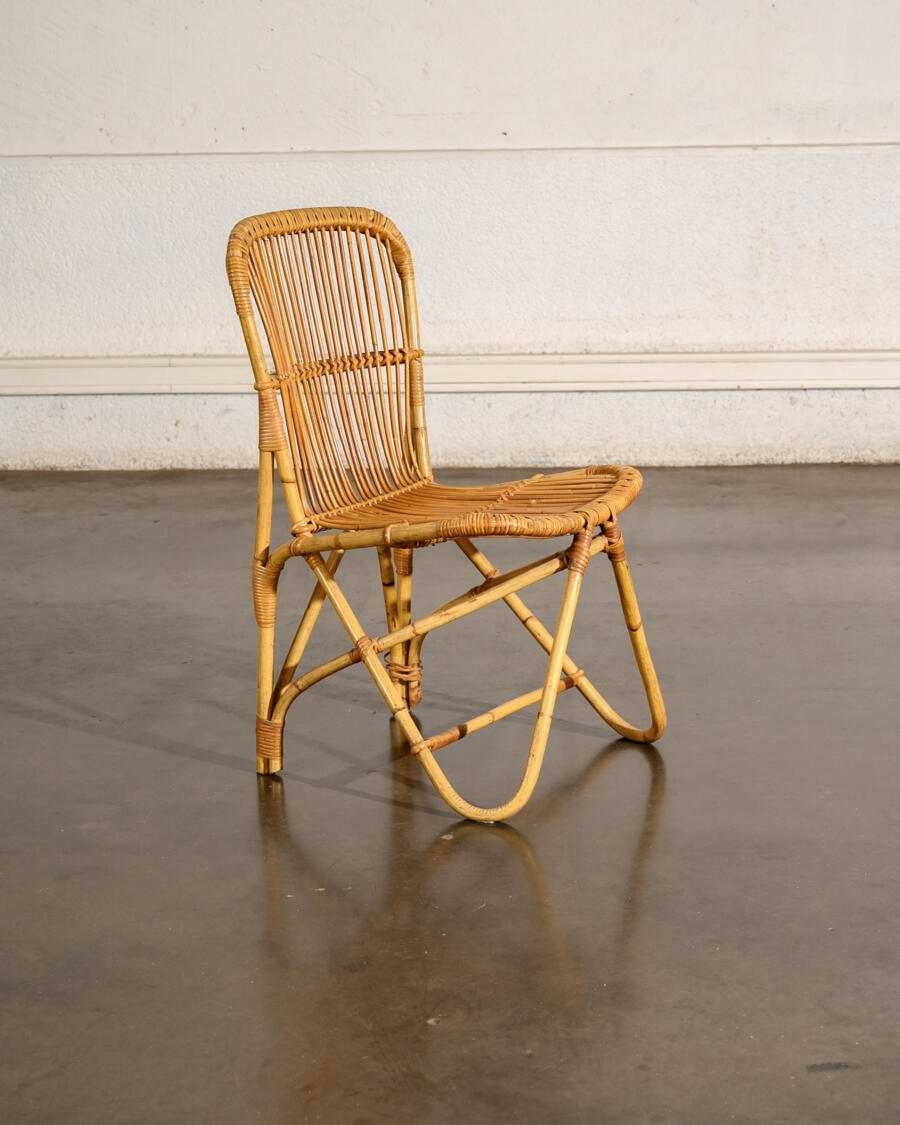 Chaise HAY, enfilade, vaisselle ancienne, buffet jiroutek, buffet tatra, table basse vintage, rotin vintage, chiffonnier vintage, chaise scandinave