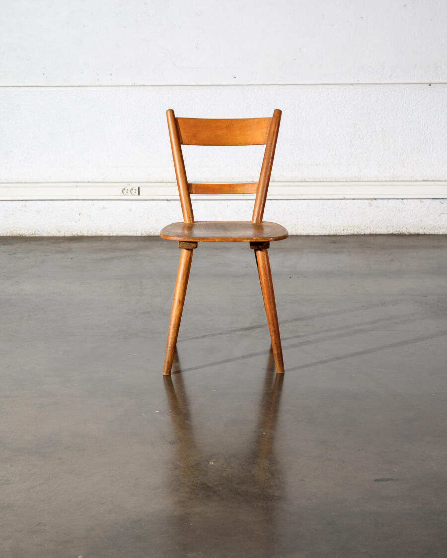 Chaise HAY, enfilade, vaisselle ancienne, buffet jiroutek, buffet tatra, table basse vintage, rotin vintage
